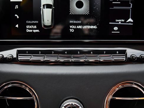 Used 2025 Rolls-Royce Cullinan image 84