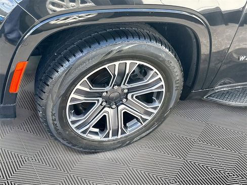 Used 2023 Jeep Wagoneer L Series II image 32