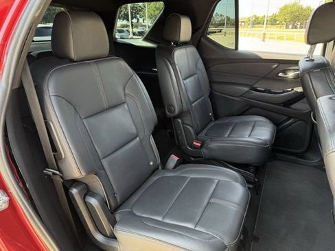 Used 2023 Chevrolet Traverse RS FWD image 34