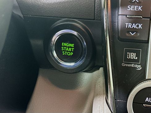 Used 2014 Toyota Camry XLE w/ Leather Package FWD image 20