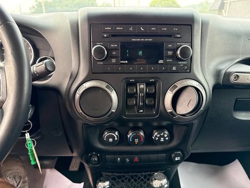 Used 2014 Jeep Wrangler Unlimited Sport w/ Quick Order Package 24S AWD/4WD image 7