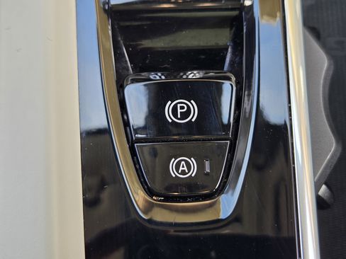 Used 2026 Volvo XC60 B5 Ultra w/ Climate Package AWD/4WD image 41