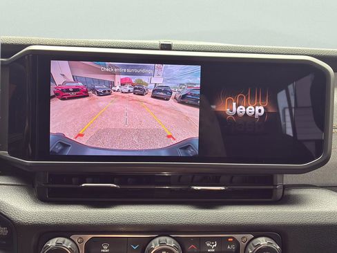 Used 2025 Jeep Gladiator Sport AWD/4WD image 29