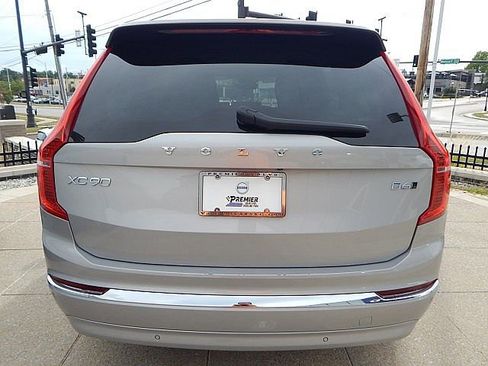 Certified 2025 Volvo XC90 B6 Plus image 9