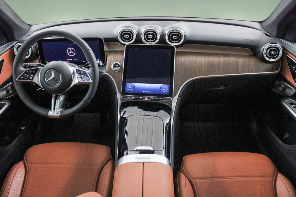 Used 2026 Mercedes-Benz GLC 300 4MATIC image 19