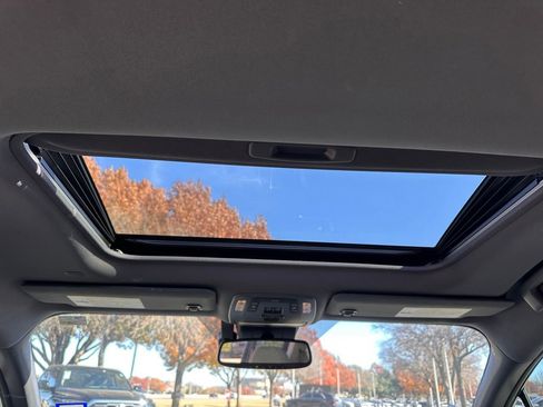 Used 2022 Toyota Sienna XLE image 19