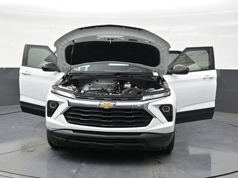 Used 2025 Chevrolet TrailBlazer LS FWD image 33
