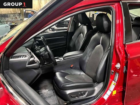 Used 2021 Toyota Camry XLE image 8