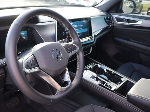 Used 2024 Volkswagen Atlas Cross Sport SE w/ Panoramic Sunroof Package image 9