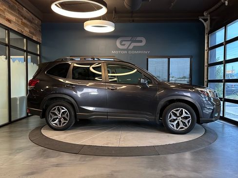 Used 2019 Subaru Forester Premium AWD/4WD image 2