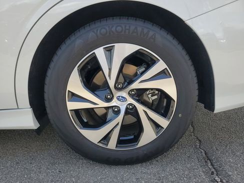 Certified 2025 Subaru Legacy Premium w/ Popular Package #1 AWD/4WD image 9