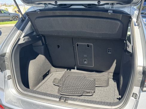 Used 2025 Volkswagen Taos SE image 36