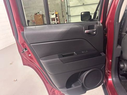 Used 2015 Jeep Patriot Latitude image 14