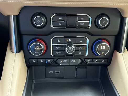 Used 2024 Chevrolet Tahoe Premier w/ Advanced Technology Package RWD image 29
