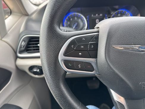 Used 2021 Chrysler Voyager Lxi image 11