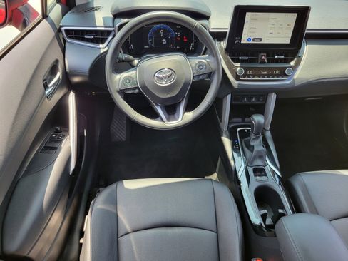 Certified 2024 Toyota Corolla Cross XLE image 10