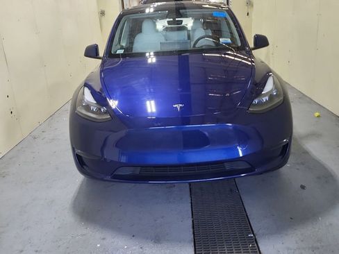 Used 2023 Tesla Model Y Long Range AWD/4WD image 3