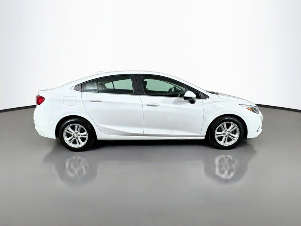 Used 2018 Chevrolet Cruze LT w/ LT Fleet Convenience Package FWD image 6