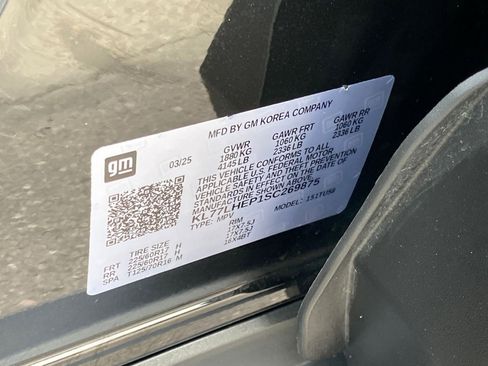 Used 2025 Chevrolet Trax LT w/ LT Convenience Package image 28