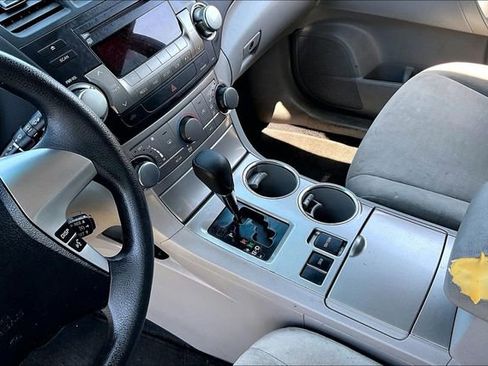 Used 2011 Toyota Highlander 2WD w/ Tech Pkg image 13