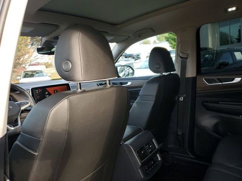 Certified 2025 Volkswagen Atlas SEL Premium R-Line image 11