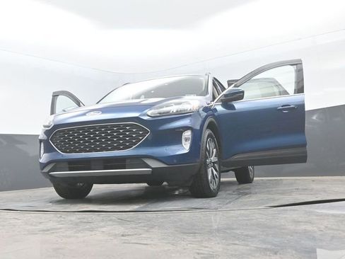 Certified 2020 Ford Escape Titanium AWD/4WD image 33