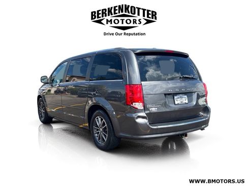 Used 2017 Dodge Grand Caravan SXT FWD image 5