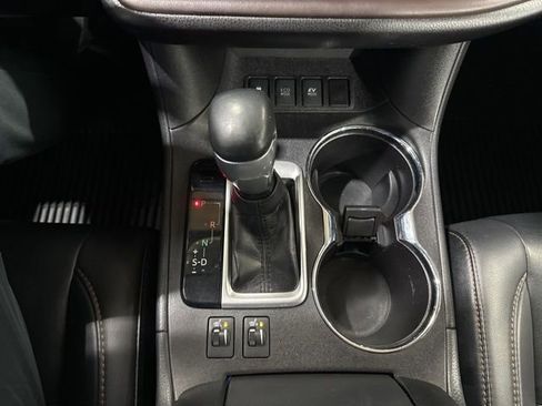 Used 2019 Toyota Highlander XLE image 24