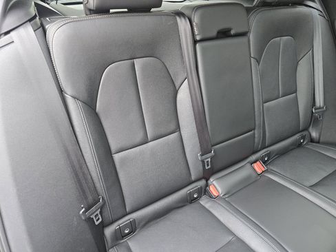 Used 2021 Volvo XC40 T5 Momentum w/ Premium Package image 27