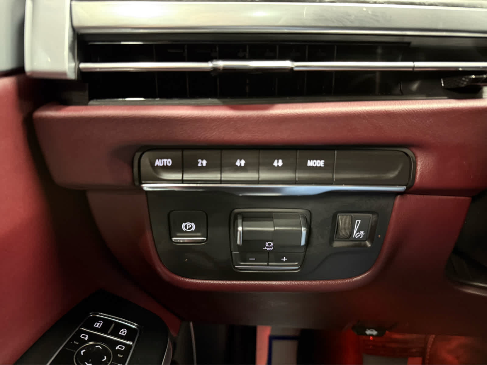 Used 2026 Cadillac Escalade Luxury w/ LPO, Floor Liner Package AWD/4WD image 23