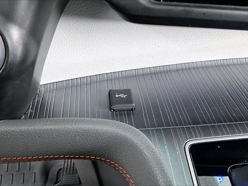 Used 2023 Toyota Sienna XSE image 33