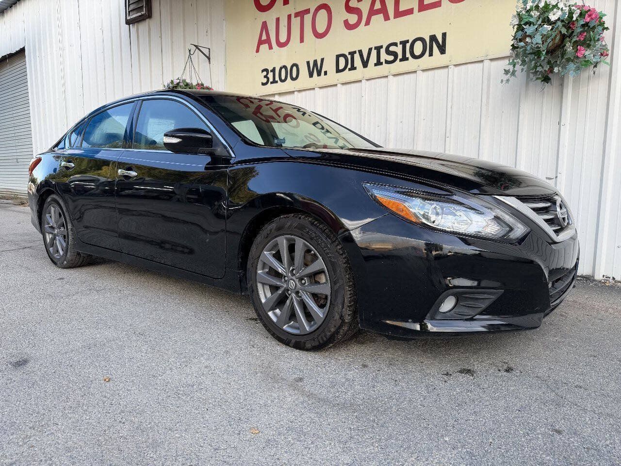 Used 2017 Nissan Altima 2.5 SL w/ 2.5 Technology Package FWD image 2