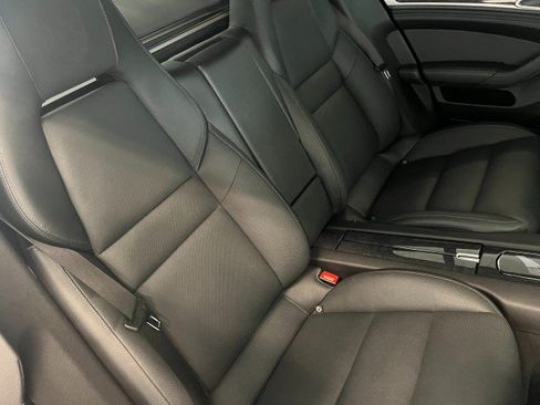 Used 2013 Porsche Panamera 4 image 33