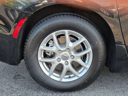 Used 2023 Chrysler Pacifica Touring-L FWD image 15