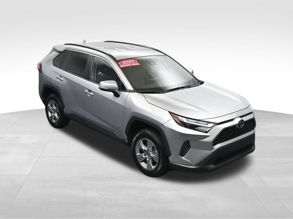Used 2025 Toyota RAV4 XLE FWD image 38