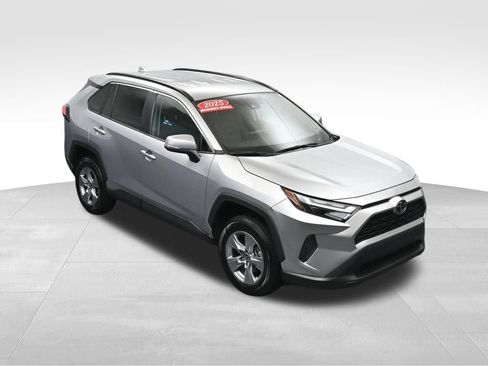 Used 2025 Toyota RAV4 XLE FWD image 38