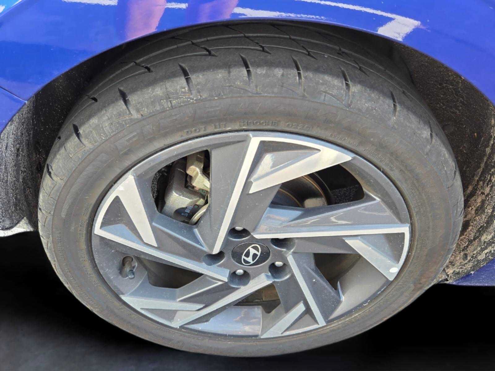 Used 2025 Hyundai Elantra SEL FWD image 16