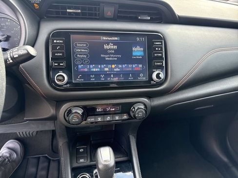 Used 2021 Nissan Kicks SR w/ Exterior Package FWD image 11