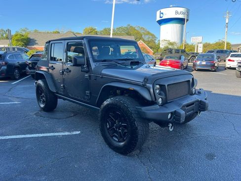 Used 2016 Jeep Wrangler Unlimited Sahara image 3