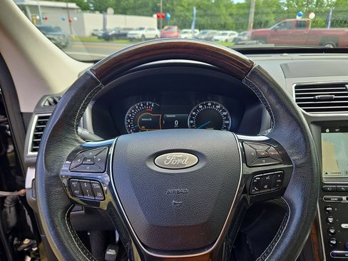 Used 2018 Ford Explorer Platinum AWD/4WD image 21