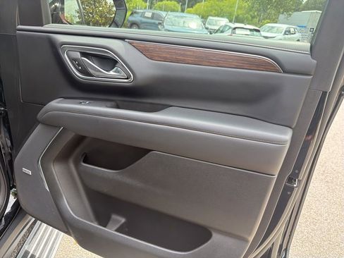 Used 2023 Chevrolet Suburban High Country AWD/4WD image 35