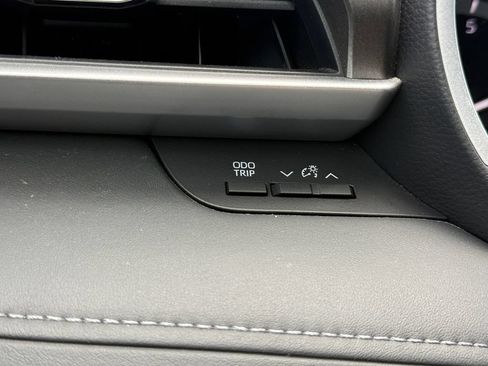 Used 2021 Toyota Highlander XLE AWD/4WD image 24