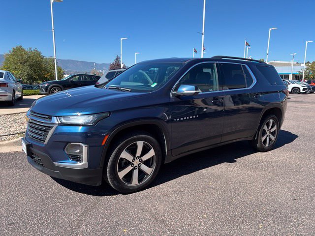 Used 2022 Chevrolet Traverse LT w/ LT Premium Package FWD image 3