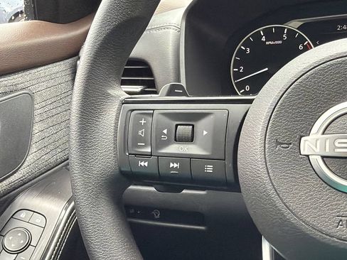 Used 2023 Nissan Rogue SV AWD/4WD image 15