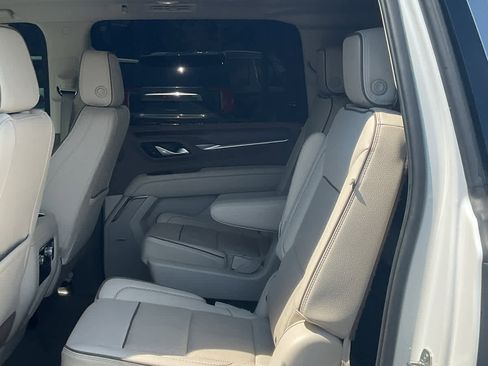 Used 2022 GMC Yukon XL Denali AWD/4WD image 9