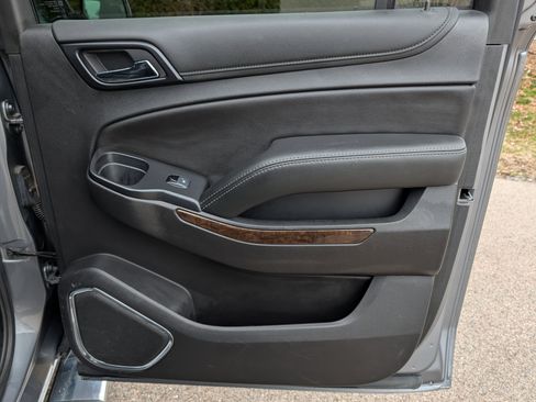 Used 2020 Chevrolet Suburban LT w/ Luxury Package image 33