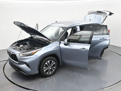 Used 2022 Toyota Highlander XLE FWD image 34