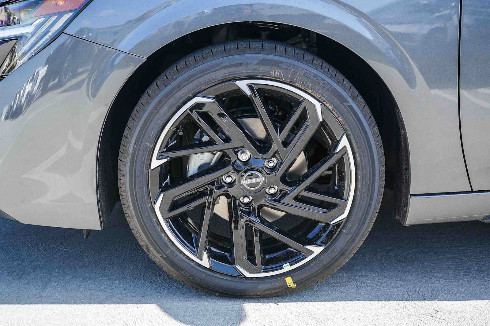 New 2027 Nissan Sentra SR w/ Floor Mat Package FWD image 11
