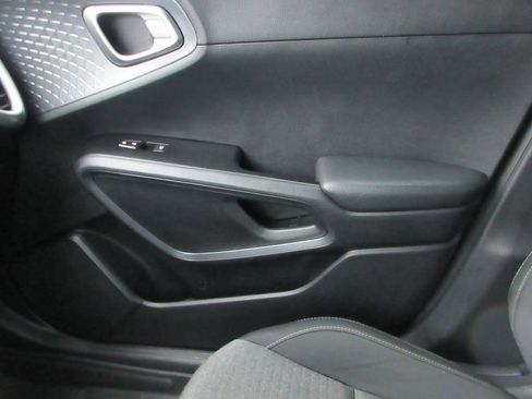 Used 2020 Kia Soul S image 34