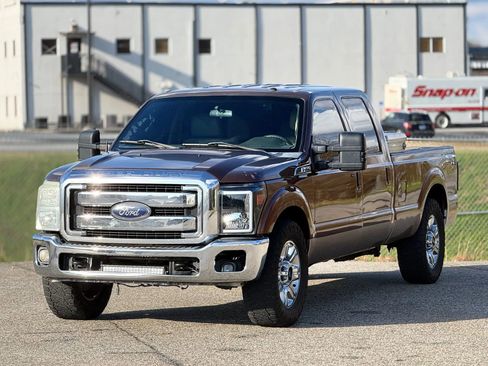 Used 2011 Ford F250 Lariat w/ Lariat Interior Pkg RWD image 6